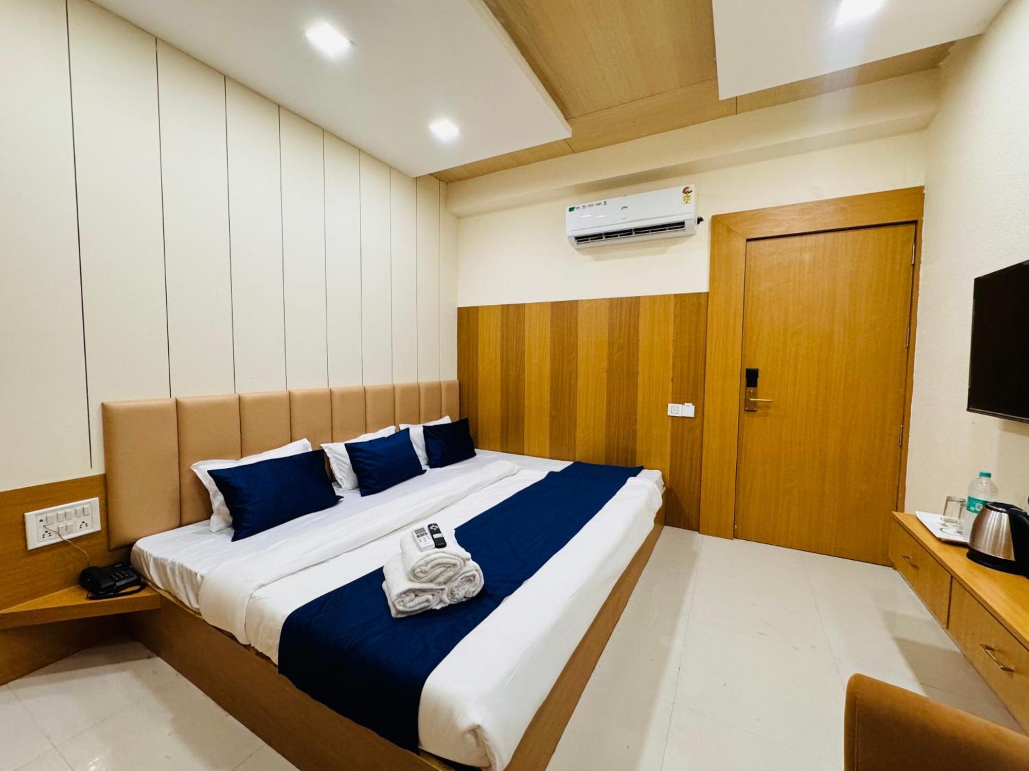 Hotel Shivlok ウッジャイン エクステリア 写真